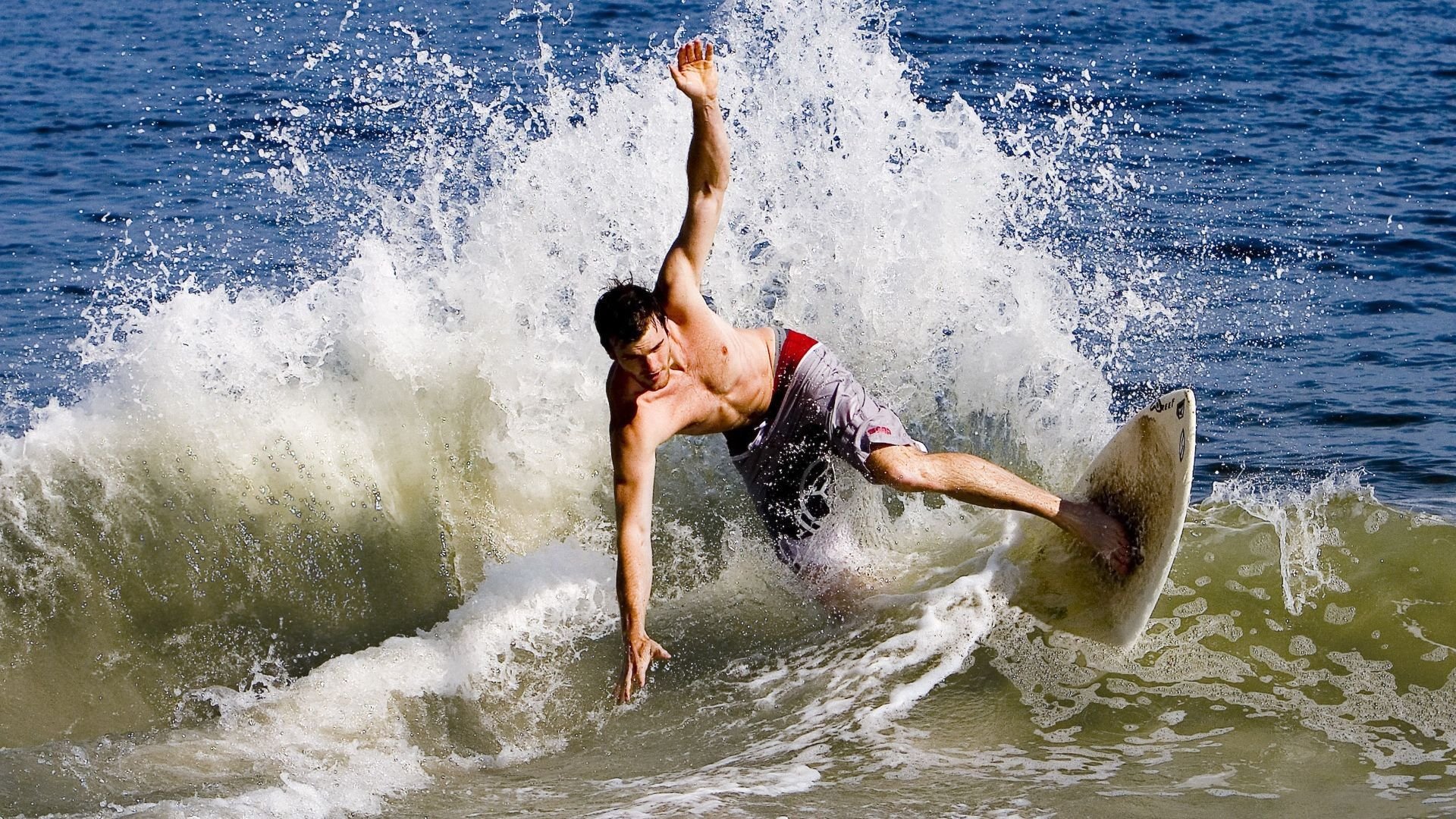 -海底潜水救援表演，演练救援技能展团队实力，海底潜水员视频